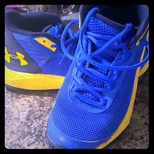 Under Armor gym shoes size 4.5 youth boys